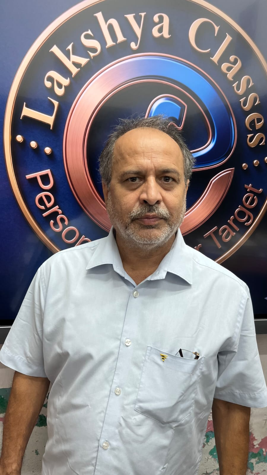 AB Pandey, Chemistry faculty at Lakshya Classes