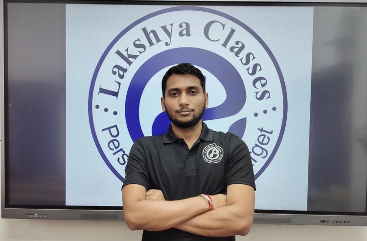 Rajnish Dubey, Mathematics faculty at Lakshya Classes